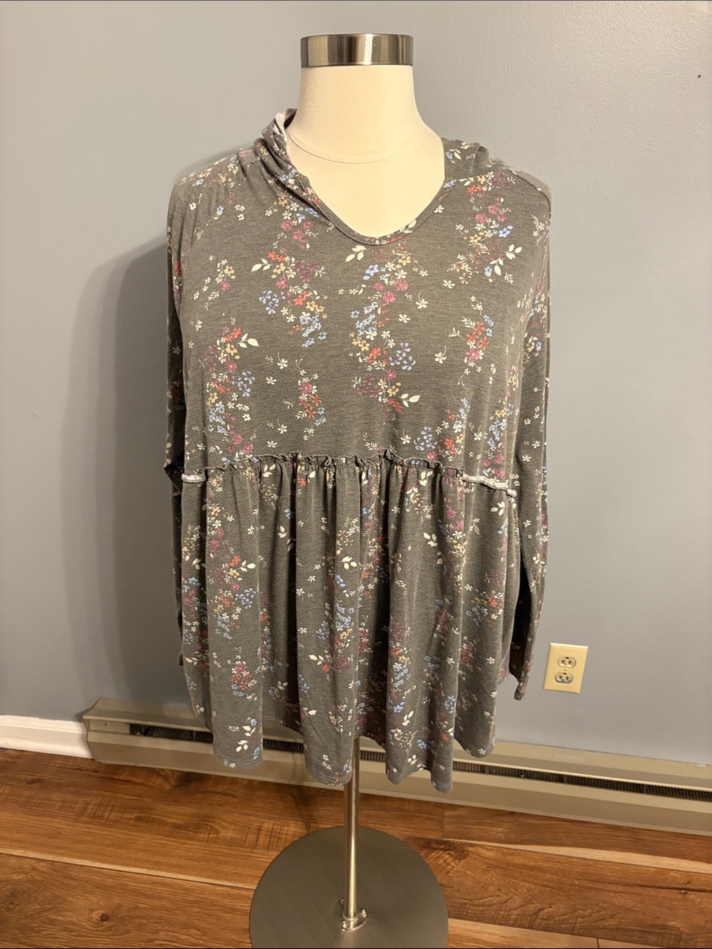 Floral Hooded Babydoll Tunic in Gray